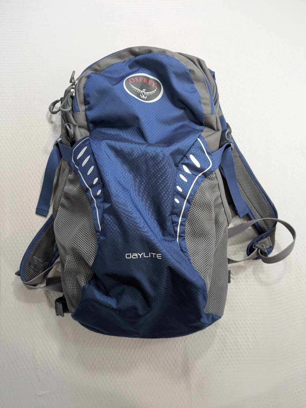 Osprey Daylite Hiking Backpack with H2O Pocket Zip Grey Blue